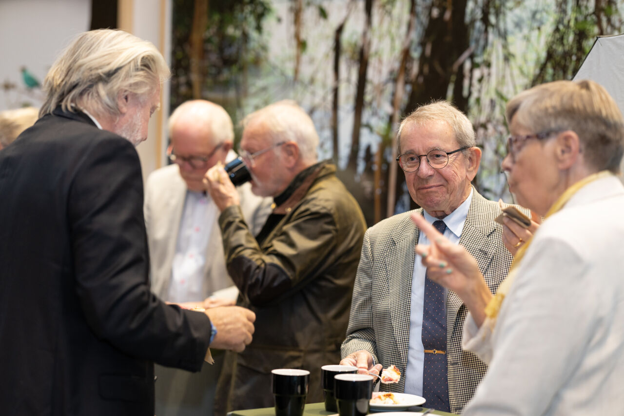 Mingel och samtal mellan personer