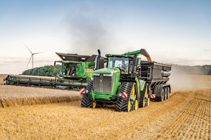 Machine Sync låter upp till sex John Deere-maskiner dela positionsdata och automatiskt samordna hastighet och rörelse – en intelligent lösning som tar fältautomation till nästa nivå.