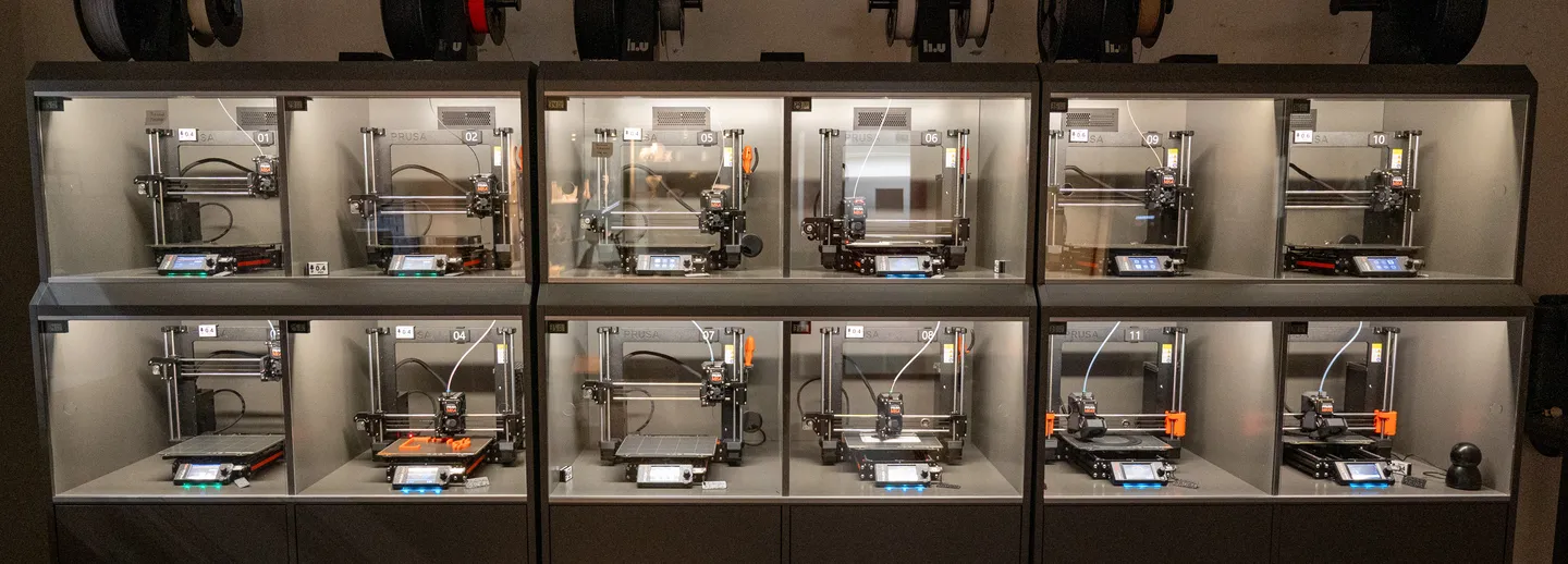 Skåp med 3D-skrivare