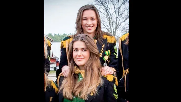 Foto på två kvinnliga studenter.