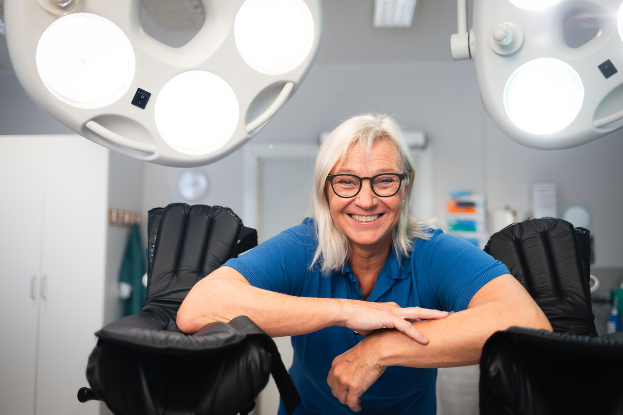 Care For The Newly Delivered Gives Alumna Of The Year Award - care for the newly delivered gives alumna of the year award linkoping university