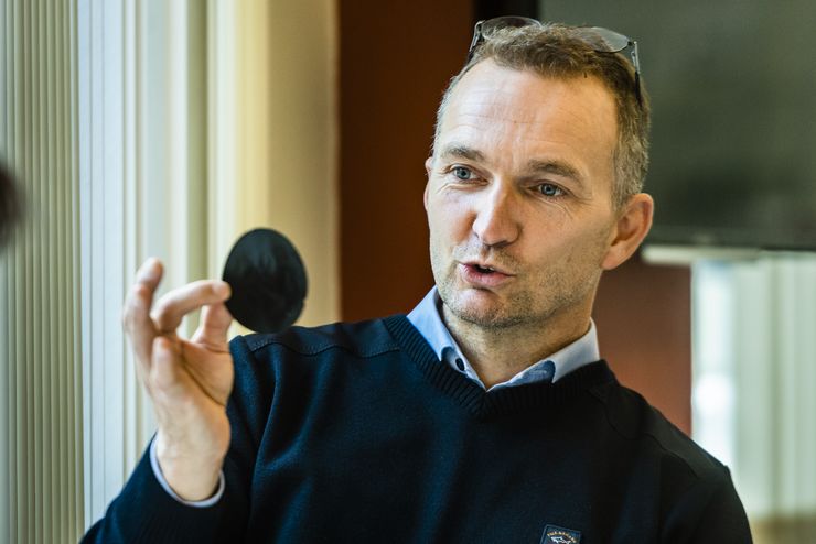 Professor Magnus Berggren with the power paper that can store energy