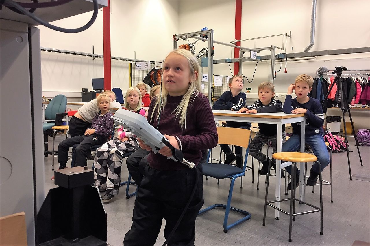 studiebesök åk 2 malmslättsskolan robotlabbet