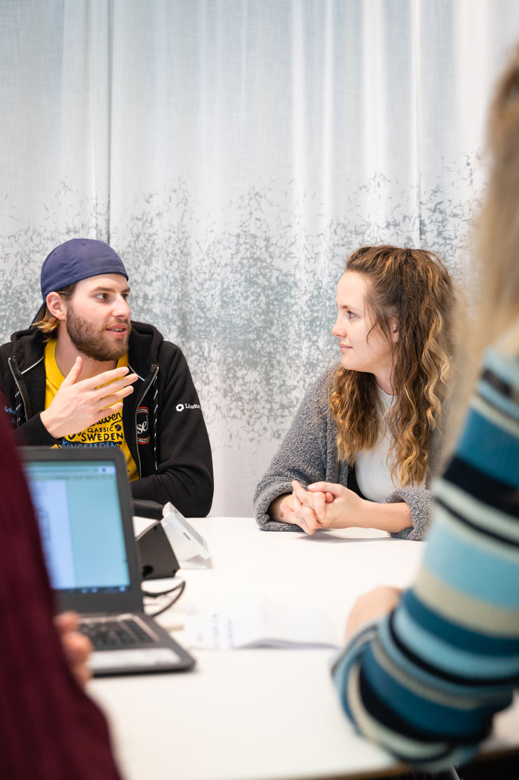 Biologistudenter och gymnasielärarstudenter läser en kurs i evolution tillsammans över programgränserna. Undervisningen sker i universitetets Active Learning Classroom-sal i C-huset, Campus Valla.