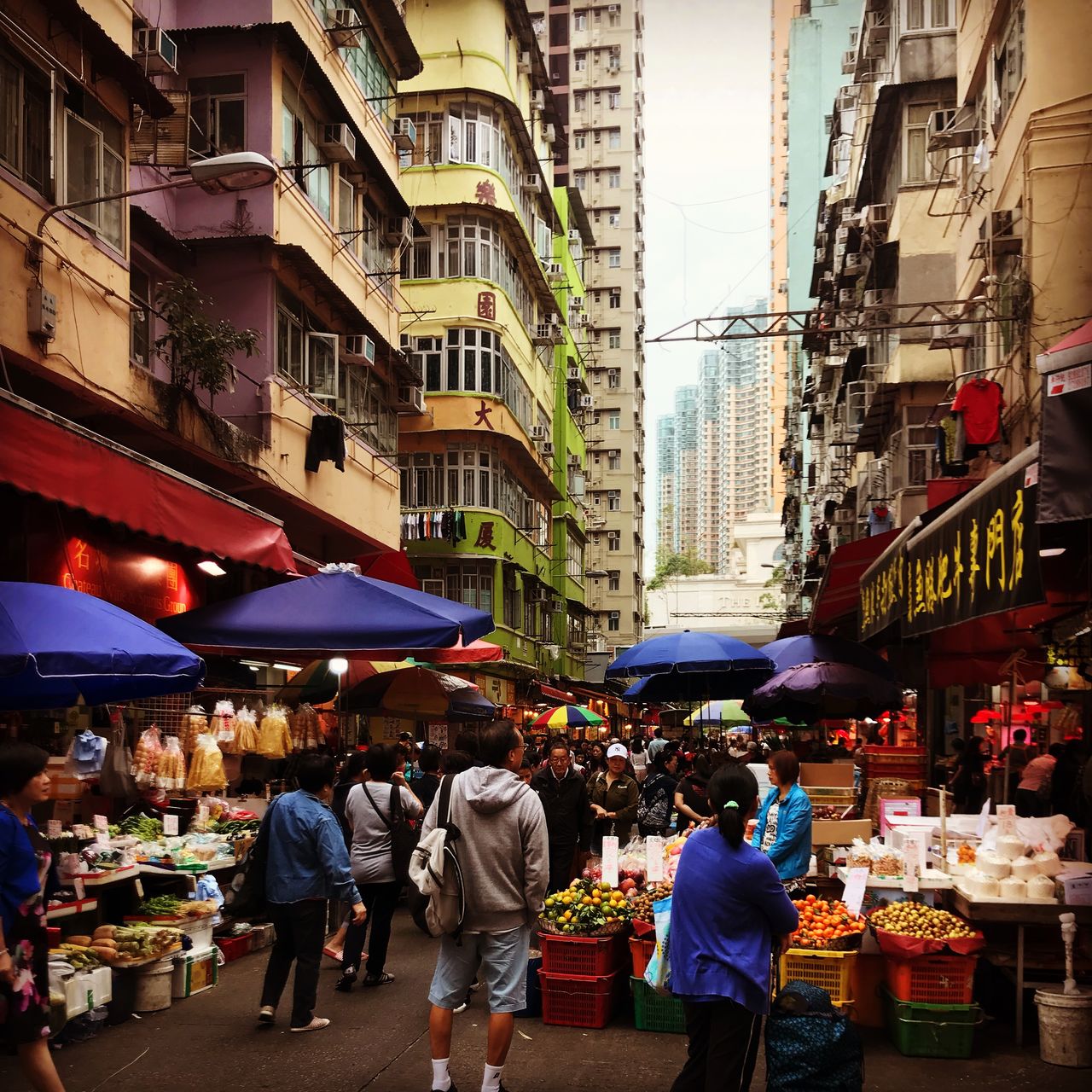 Market in Hong Kong. Urban decisions of food consumption, sanitation infrastructure, and support for the reuse of properly treated organic waste in agriculture impact the entire food chain. 