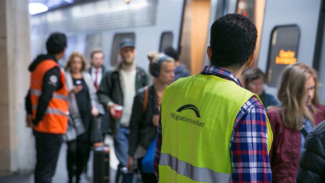 refugees at train station in Sweden