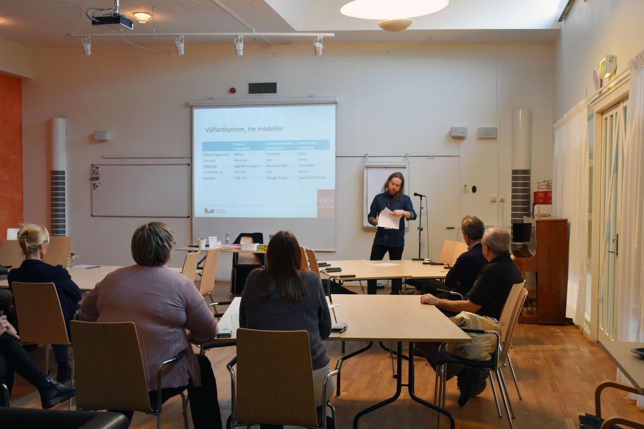 Christian Ståhl guidar deltagarna i en workshop på Välfärdsmässan