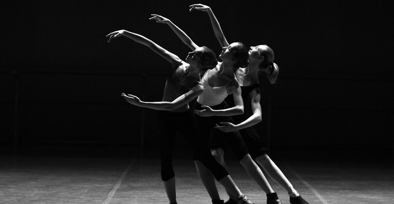 Tre balettdansöser. Foto: Pixabay.com