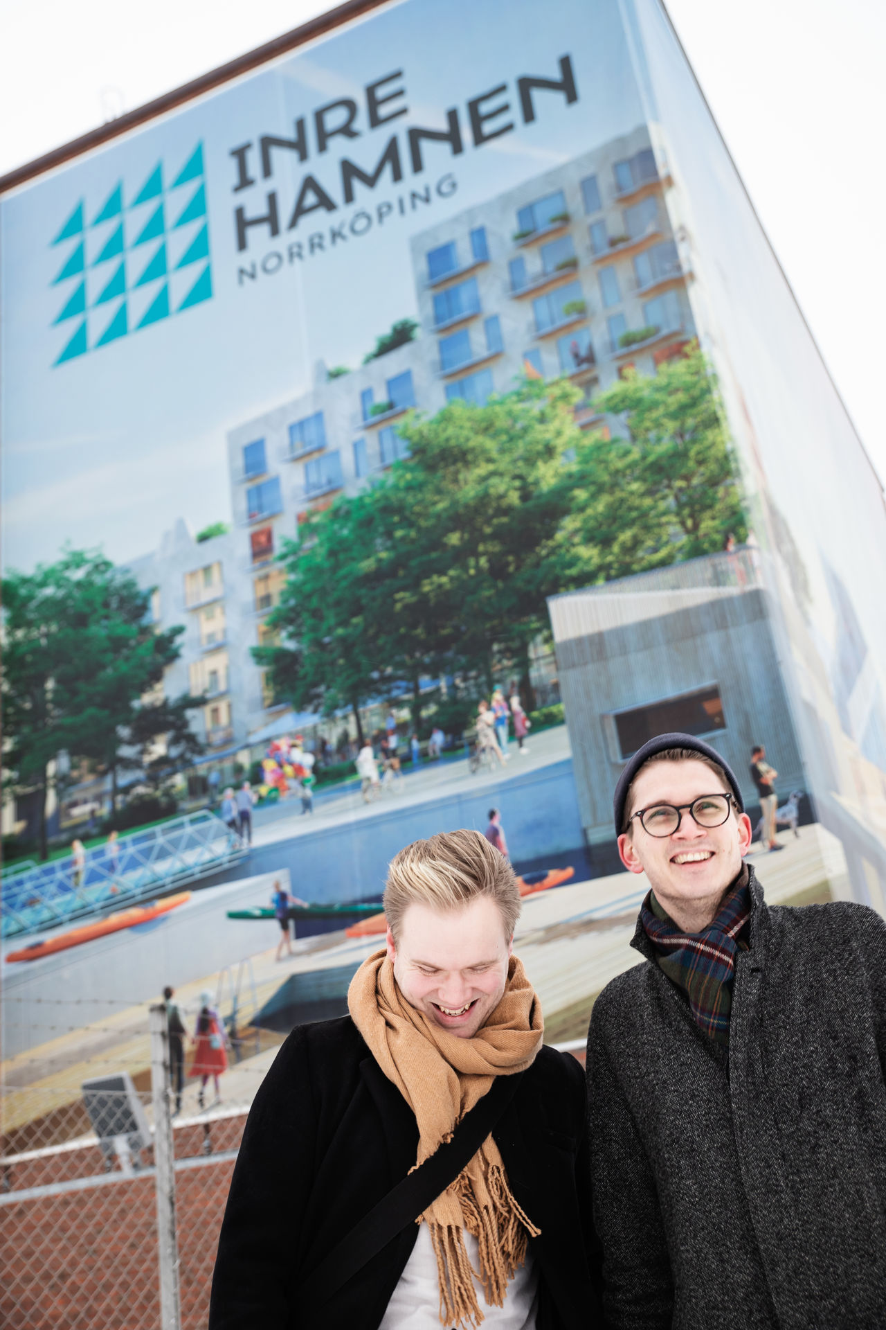 Stefan Blomqvist, LiU-doktorand inom Hållbar region, och Martin Andersson, affärsingenjör på EON. Tillsammans ska de ta fram smarta energilösningar i den nya stadsdelen i Norrköpings inre hamn.