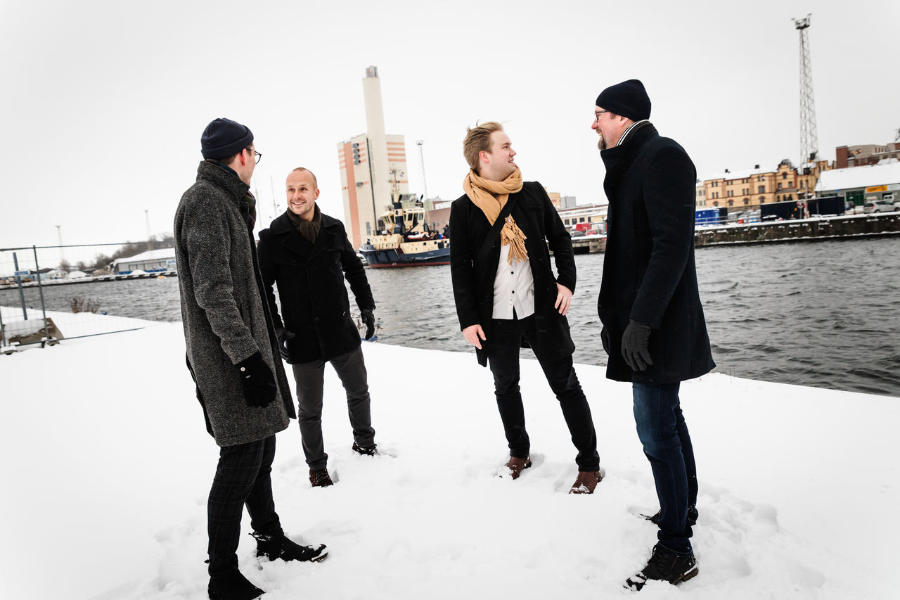 Martin Andersson, EON, Carl Hylander, EON, Stefan Blomqvist, LiU-doktorand och Fredric Botlin, EON, i Norrköpings inre hamn. 