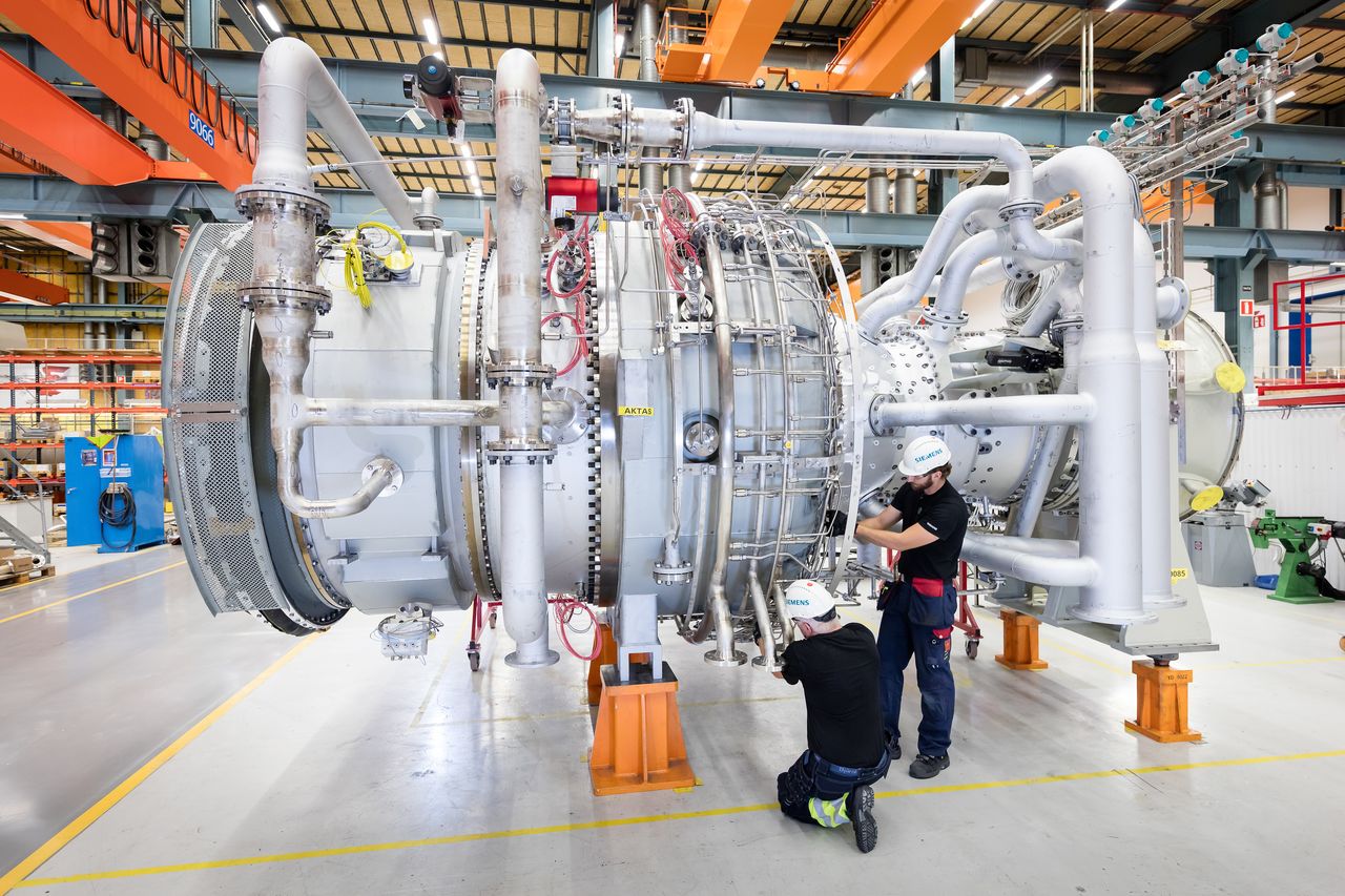 Die Siemens SGT-800 in der Fertigungshalle im Gasturbinenwerk in Finspong, Schweden. The Siemens SGT-800 gas turbine in the manufacturing building of the gas turbine workshop in Finspong, Sweden.