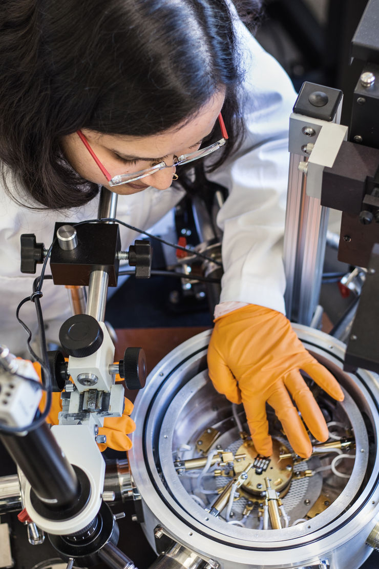 Tanvi Upreti är doktorand vid avdelningen Komplexa material och system har utfört de praktiska experimenten tillsammans med förste författaren Guangzheng Zuo. Tanvi Upreti, doctoral student at the Division for Complex Materials and Devices, who carried out the experiments together with the first author, Guangzheng Zuo.