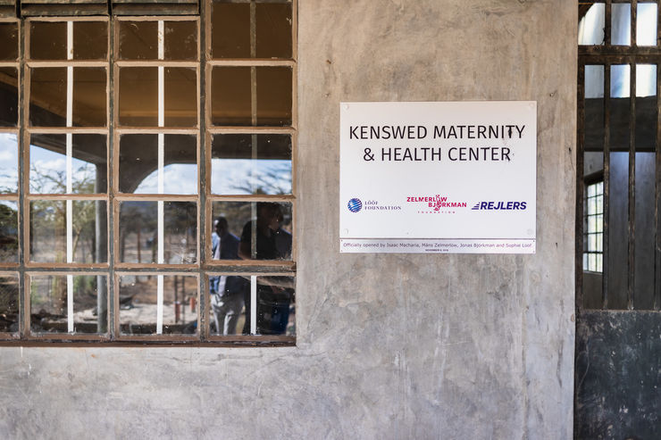 På gymnasieskolan Kenswed Academy i Kenya får ungdomar från Nairobis slumområden gratis utbildning. Skolan drivs med hjälp av lärarstudenter från Linköpings universitet som på plats får lära sig mer om globala frågor.   I juni 2019 invigs en mödravårds- och hälsoklinik på skolans område.  
