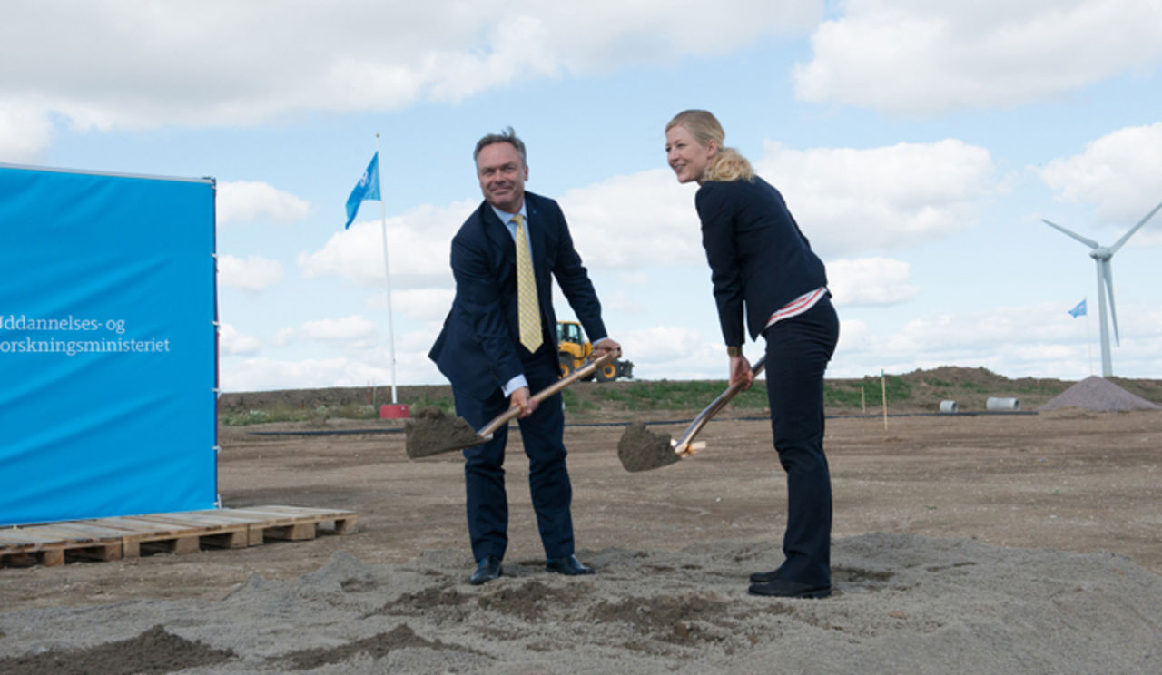 Man with helmet taking a shovel