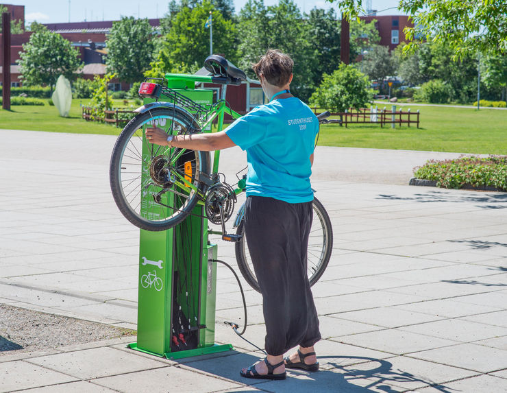 Cykelmekarstation på Campus Valla.