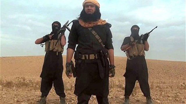 Tre IS-krigare på en bild ur en propagandavideo.