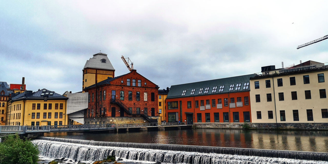Byggnaden Kopparhammaren och Motala ström på Campus Norrköping.
