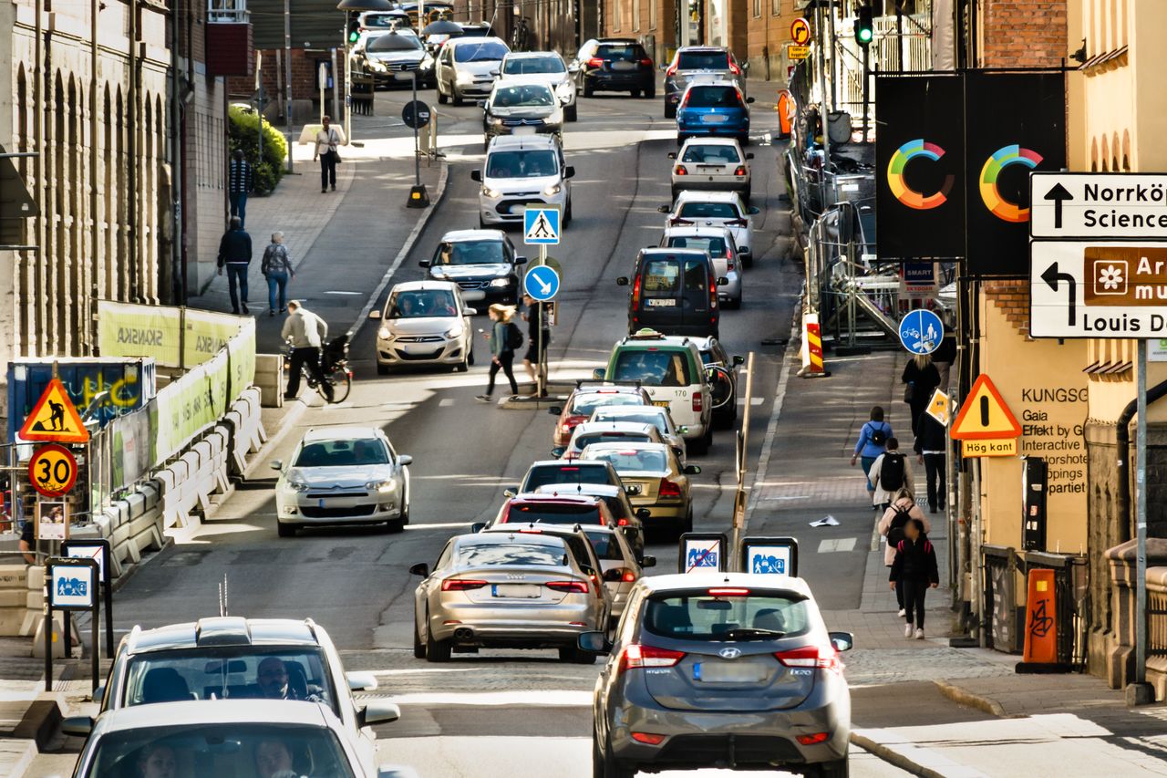 Cars and other types of traffic at Kungsgatan in Norrköping.