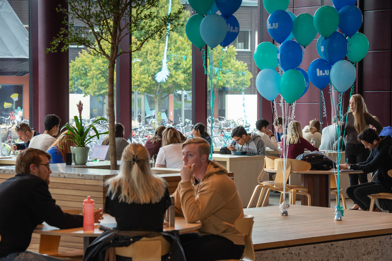 Students and balloons in the Student House entrance floor.