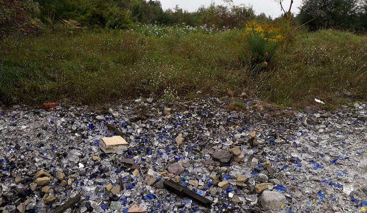 Deponi av avfall frÃ¥n glasbruk vid Pukeberg i SmÃ¥land.