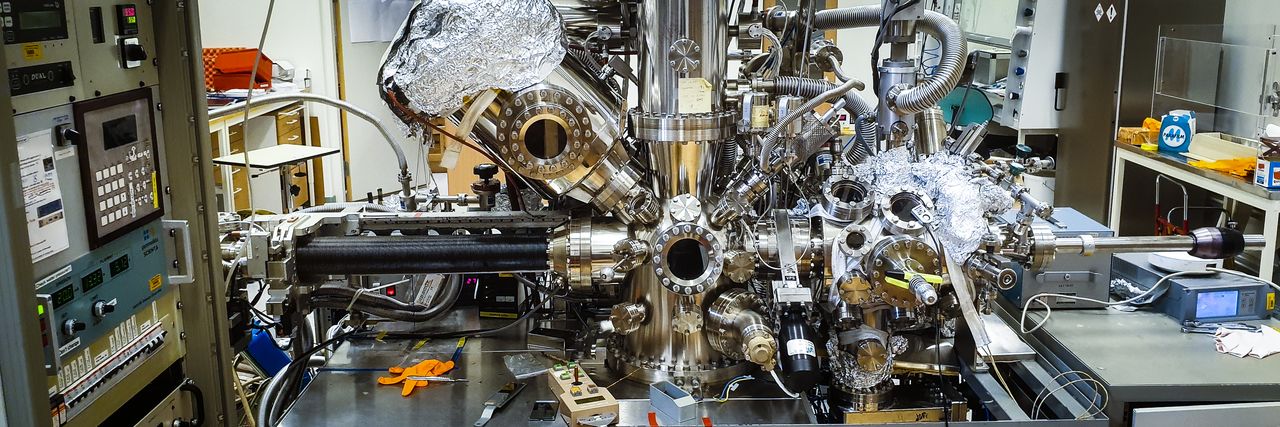 A big shiny machine, a photo electron spectrometer