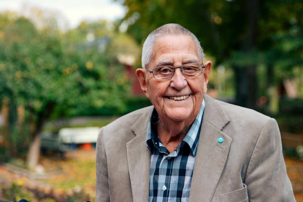 Sven Gunnar Axelsson, utomhus.