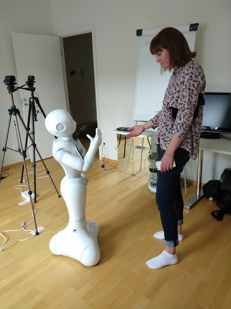 Ericka Johnson and the robot Peppe