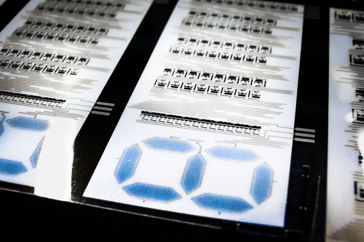 These large-scale integrated circuits (abbreviated “LSI”) can be used, for example, to power an electrochromic display, itself manufactured as printed electronics.