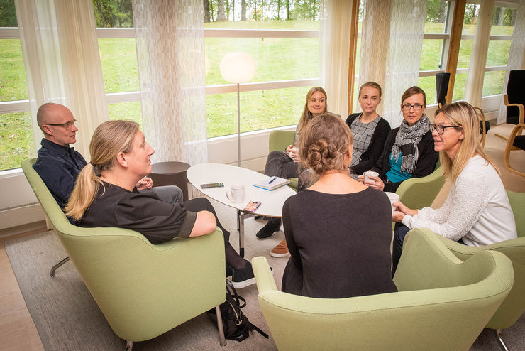 Elin Wihlborg, right, leads a research group looking at digitisation in public service. Here together with Anders Hintze and Emily Nordqvist from the Swedish National Digitalisation Council, Rebecka Lönnroth from the Ministry of Infrastructure, and researchers Helena Iacobeus, Johanna Sefyrin and Karin Skill.
