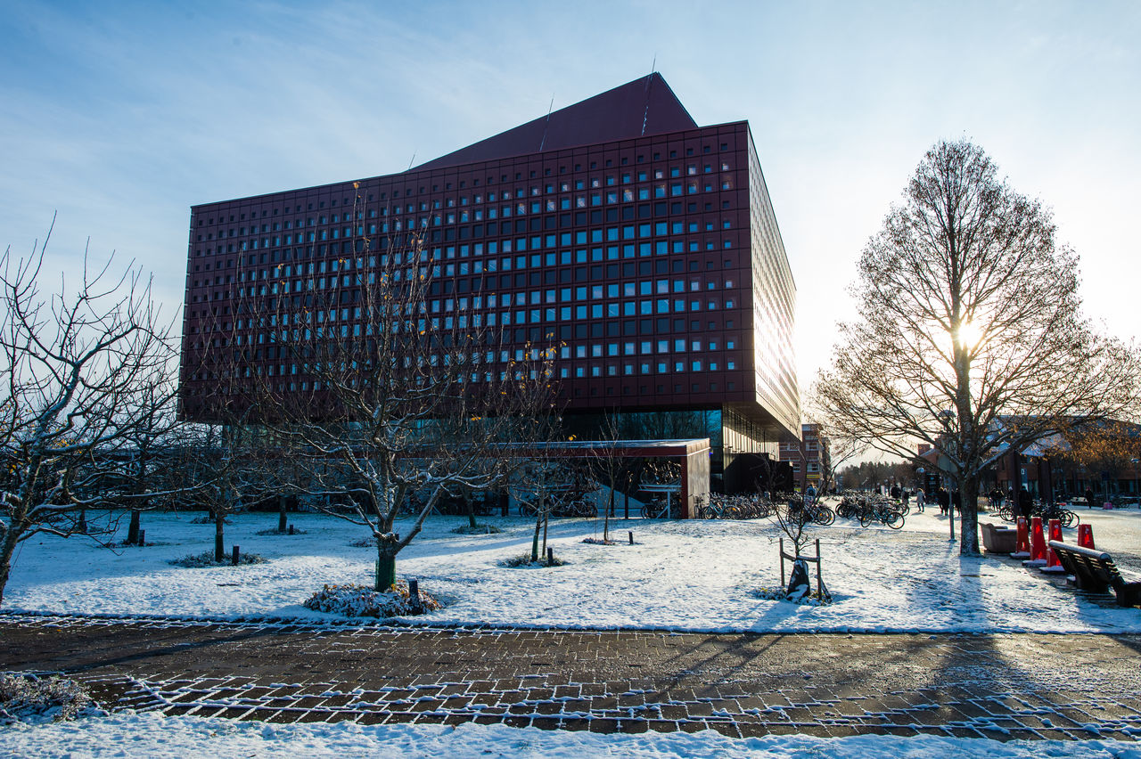 Studenthuset, campus Valla, large red building