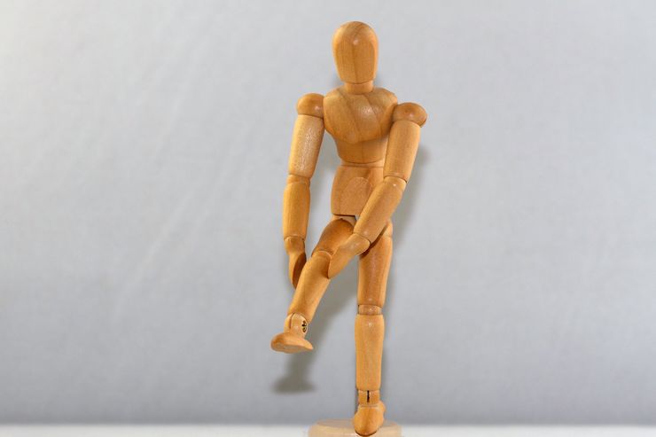 Photo of a figure to illustrate leg pain.