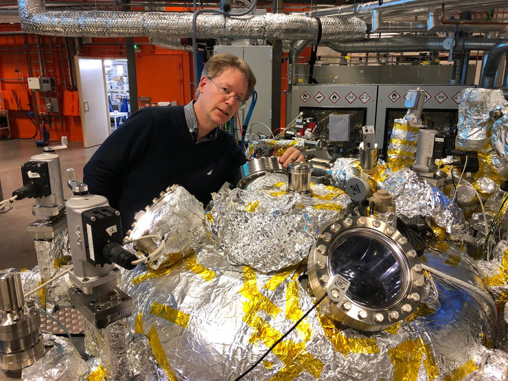 scientist working at beamline at MAX IV.