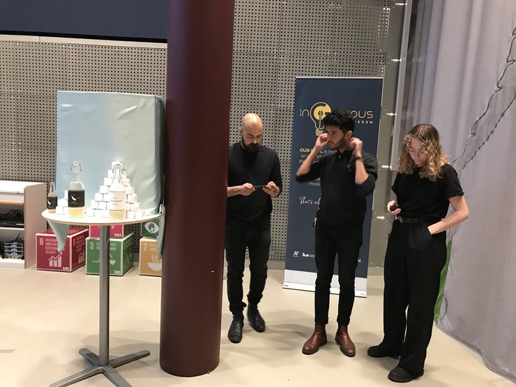 Sinal Bou Aram, Pascal Amestegui Fuentes and Ebba Hultin prepare their presentation. Mustus allows the sugar content to be cut down from 28 sugar cubes to seven.