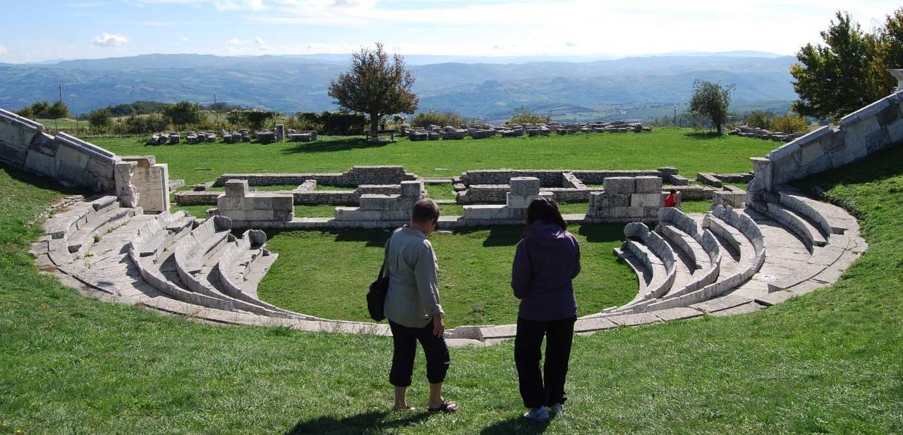 Amphitheatre and two women.