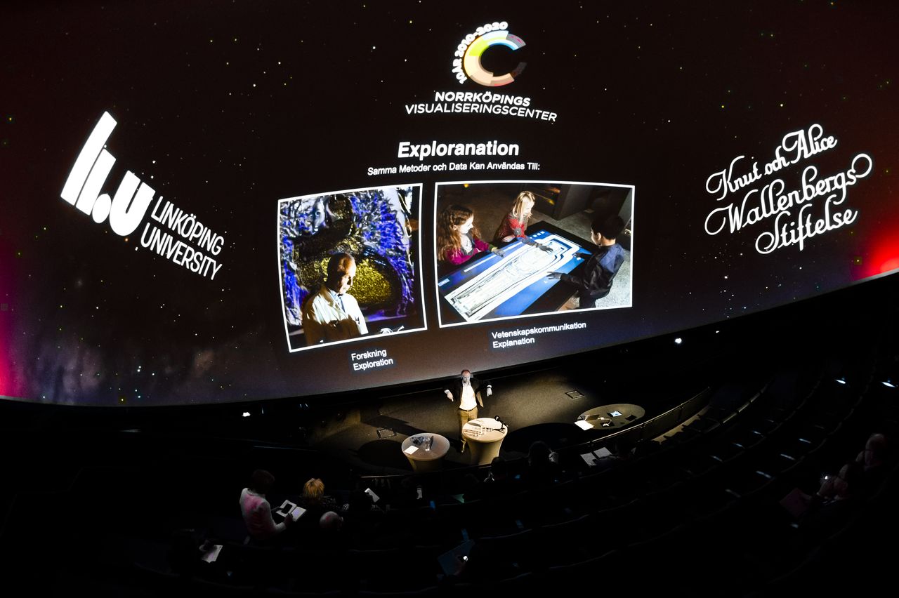 Ben Shedd presenteras i domen.