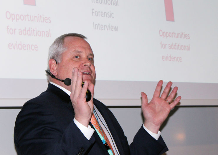 Chris Newlin föreläste på Barnafridskonferensen 2020