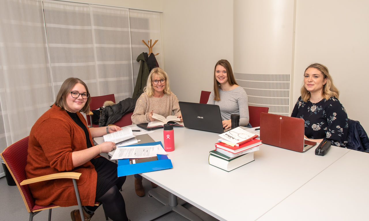 Bild på studenter på masterprogrammet i medicinsk vetenskap.
