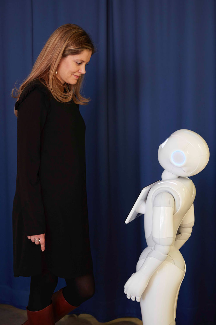 Ginevra Castellano, forskare på KTH och en robot.