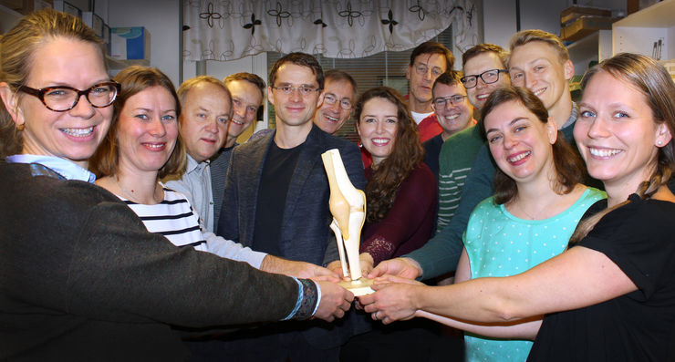 Gruppbild på forskare, studenter och medarbetare knutna till Expermentell ortopedi vid Linköpings universitet.