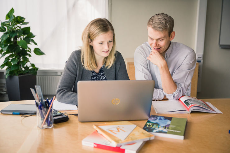 Maths coaches Elin Svensson och Jakob Emanuelsson