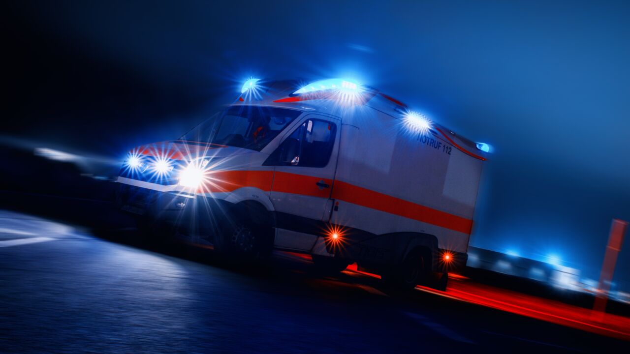 Bild på ambulans till artikel av Kasper Johannesen CMT