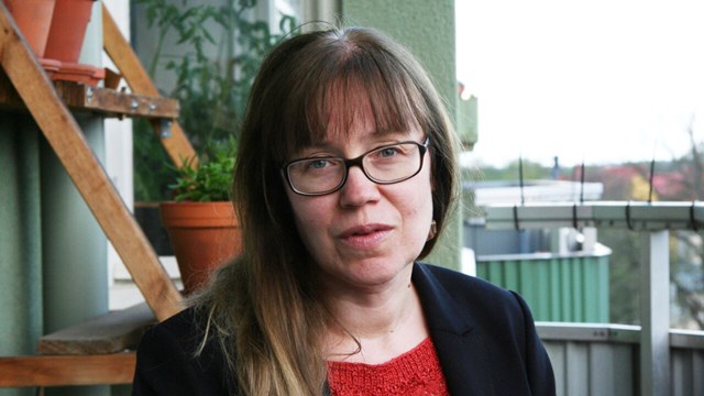 Portrait of Anna Bredström who is conducting research the role of etnicity and migration in health and health care.