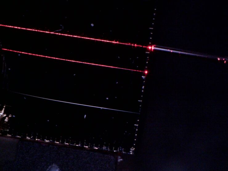 Picture of an optical fibre launching light in a photonic integrated silicon chip at the quantum technologies laboratory at LiU.