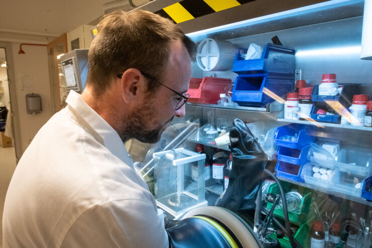 Nathan O'Brien at the glove box in which the sensitive molecules are protected from air and moisture during synthesis.