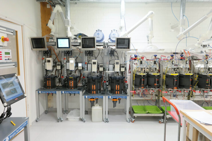 Lab-scale biogas reactors 