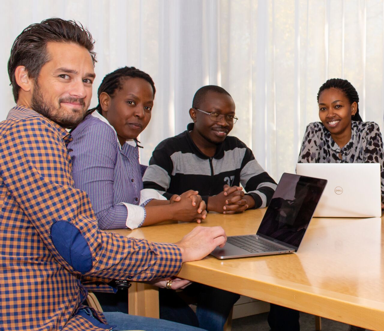 Martin Singull (i förgrunden) med doktorander som deltar i forskningssamarbetet med Afrika.