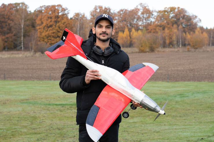 Avi Bhambhani, a student at Linköping University holds an Electric Aircraft modell, airracer E