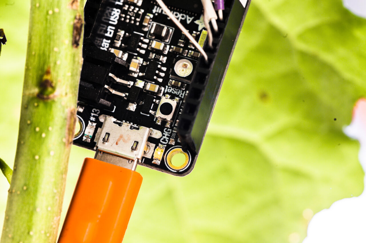 Närbild på minidator som behandlar informationen från sensorerna.