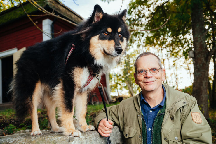 Bild på forskare och hund.