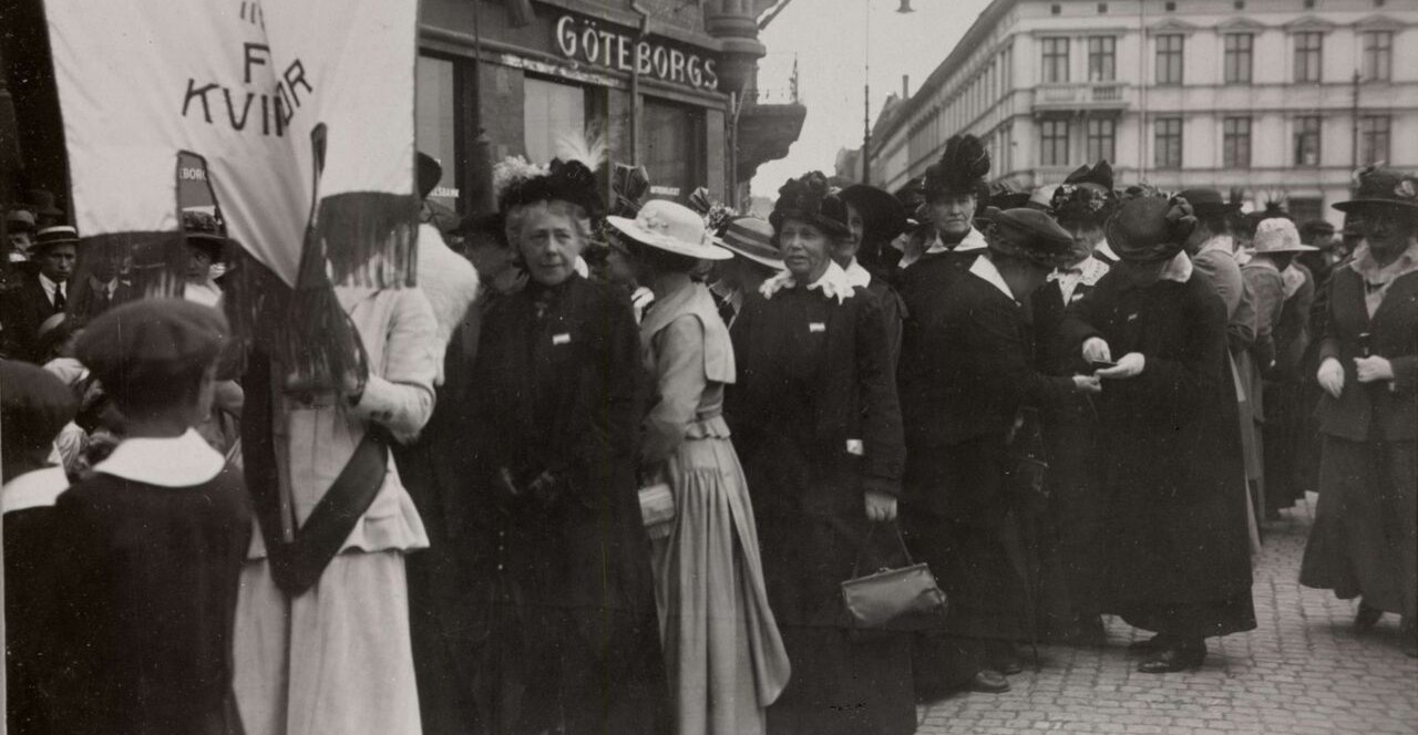 Demonstration for women's suffrage, with among others FKPR President Frigga Carlberg, Gothenburg, Sweden.